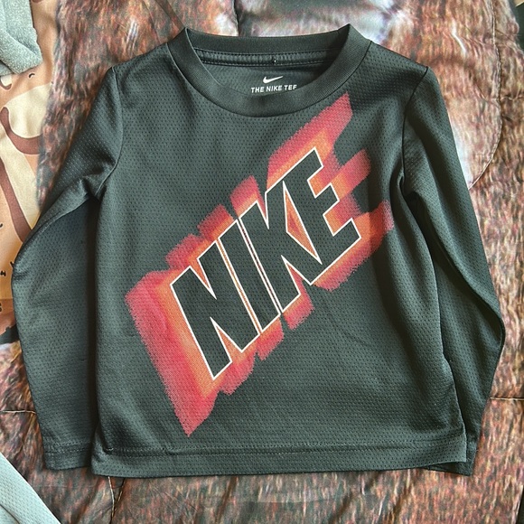 Nike long sleeve shirts - Picture 3 of 3